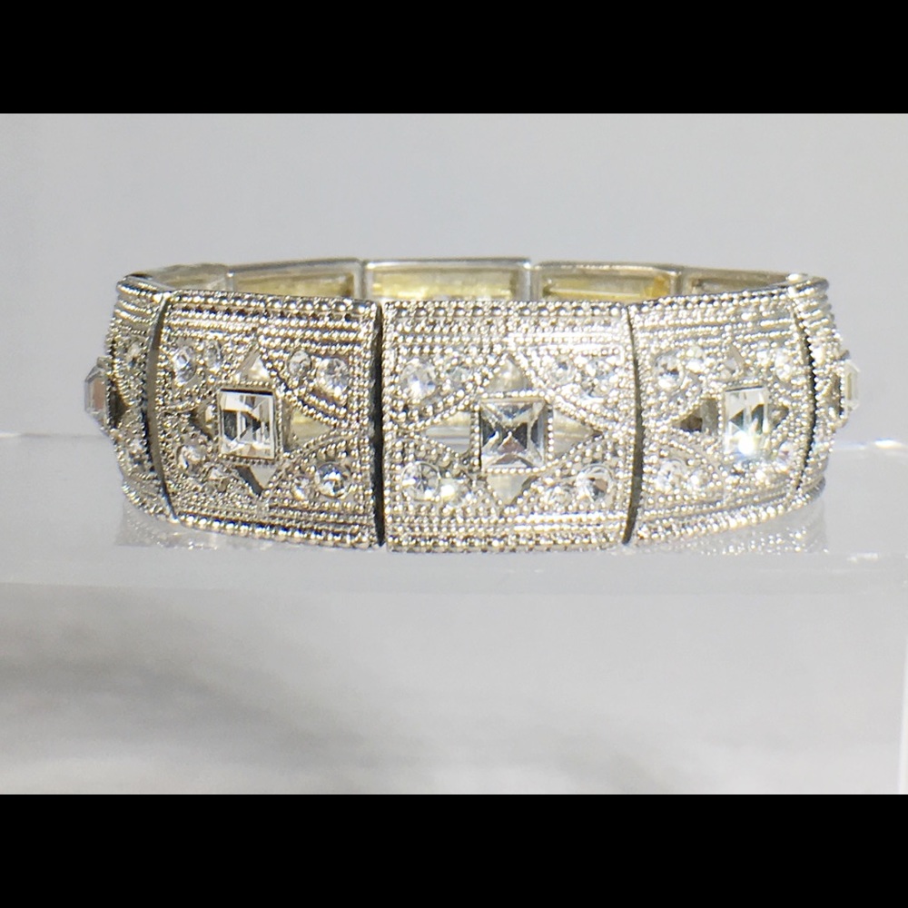 EUC Stretchy Rhinestone Bracelet- So sparkly!